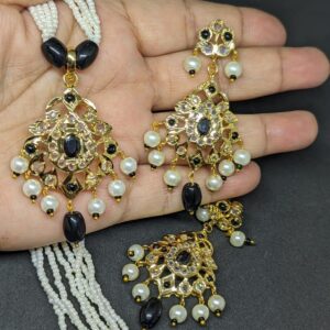 Sara Black Pendent Set