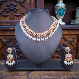 Huda Red & White Short Necklace