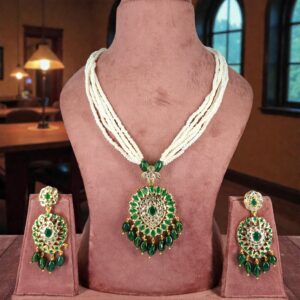 Saba Green Pendant haar